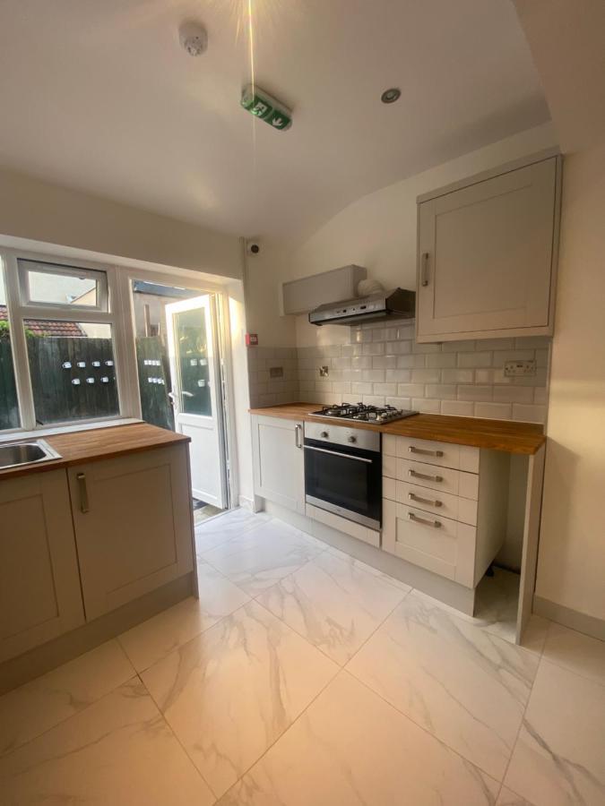 Cosy House In Newham Apartment London Exterior photo